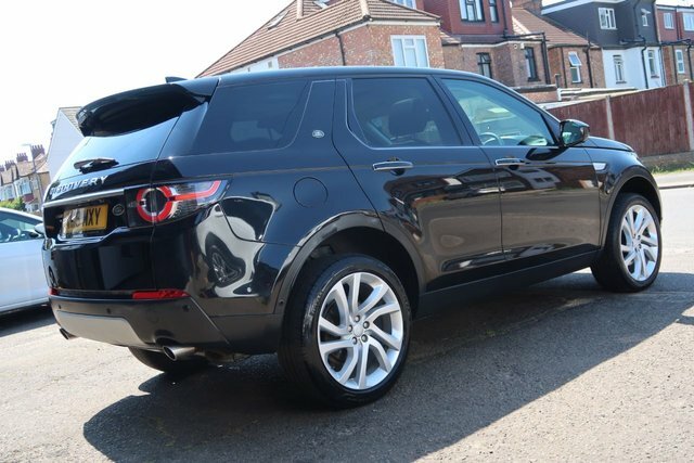 Land Rover Discovery Sport 2019 2.0 Td4 Hse Luxury Suv 4Wd Eu Black #3