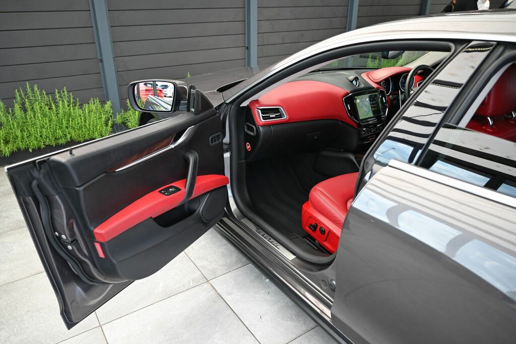 Maserati Ghibli Automatic Black #12