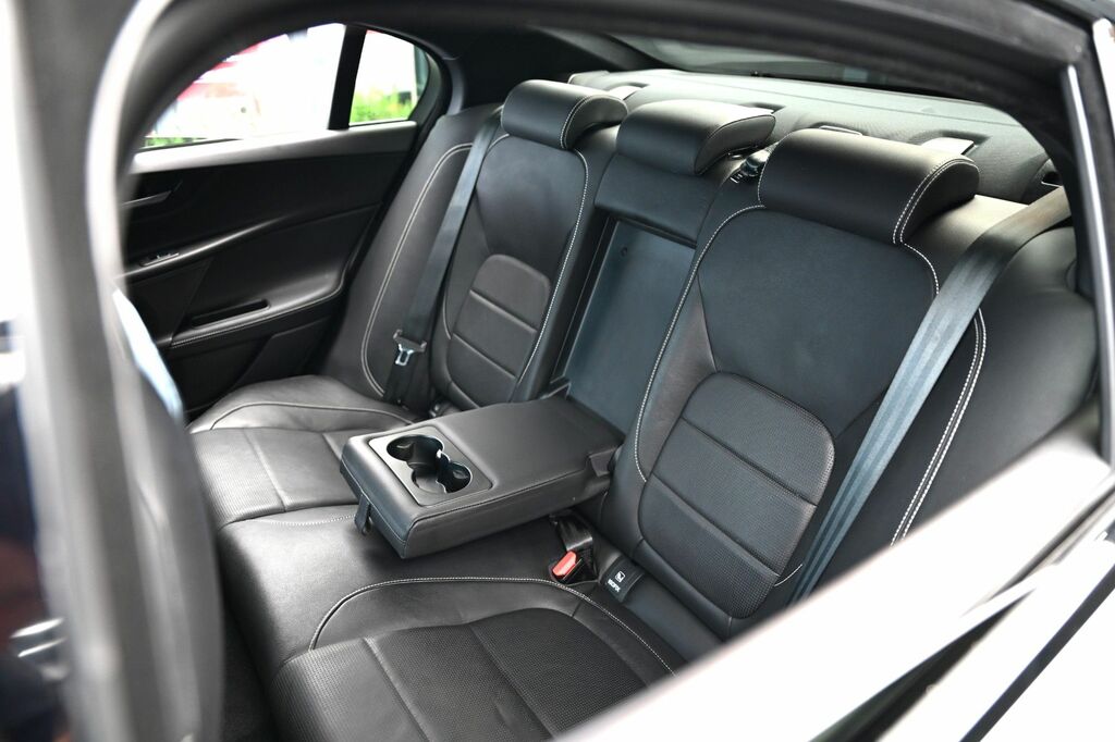 Jaguar XE 2.0D R-sport Saloon Euro 6 S S White #5