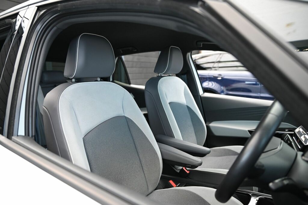 Volkswagen ID.3 Pro Performance 58Kwh 1St Edition Hatchback El White #4