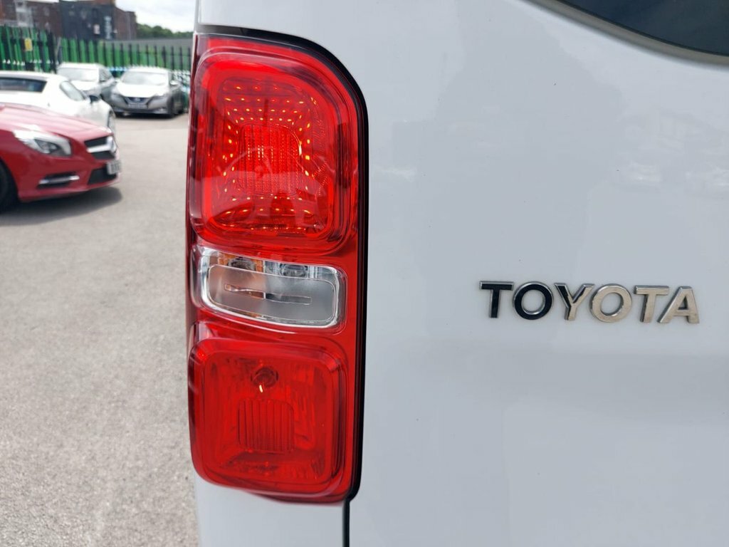 Toyota Proace Verso 2.0D Family Medium Mpv Mwb 8 Seat #16