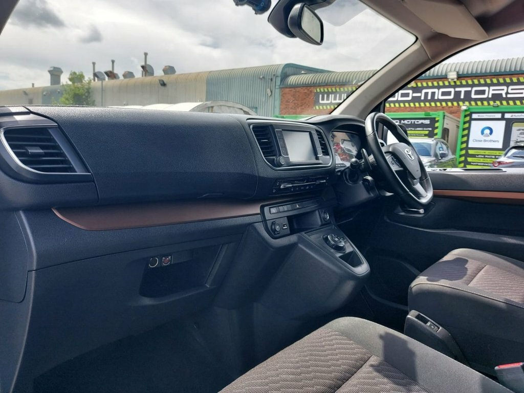 Toyota Proace Verso 2.0D Family Medium Mpv Mwb 8 Seat #19