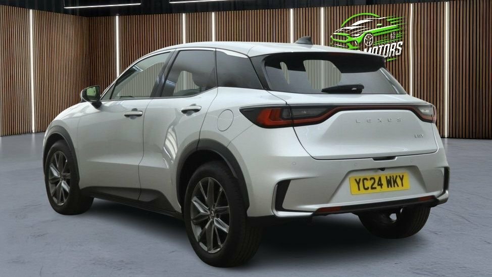 Lexus LBX 1.5L Premium Plus Silver #5
