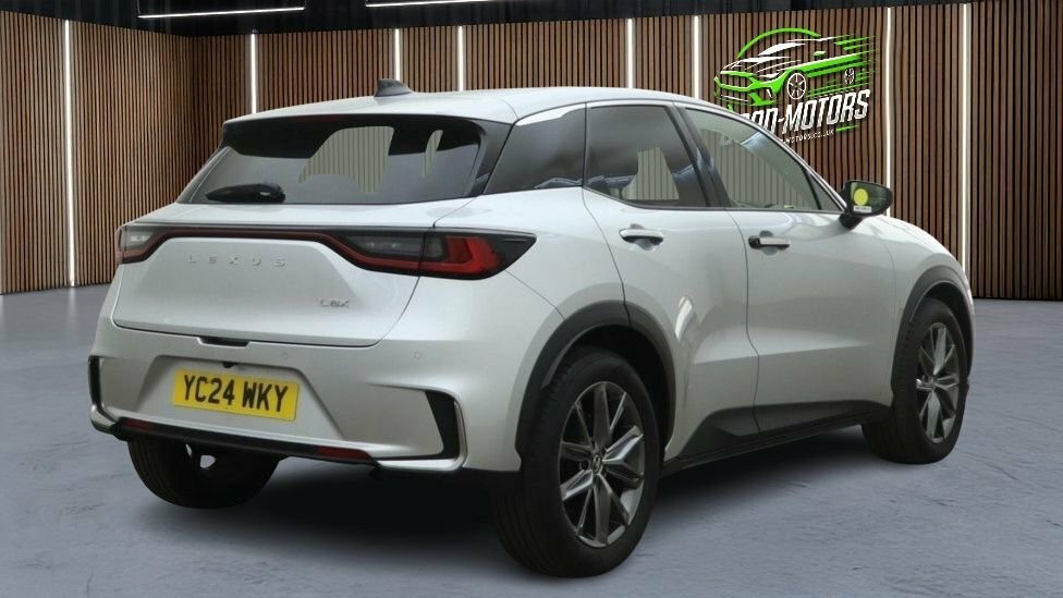 Lexus LBX 1.5L Premium Plus Silver #6