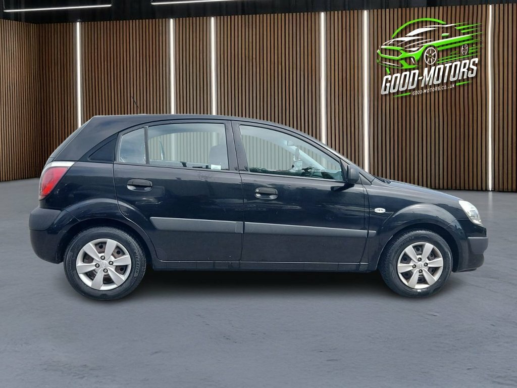 Kia RIO Hatchback Black #5