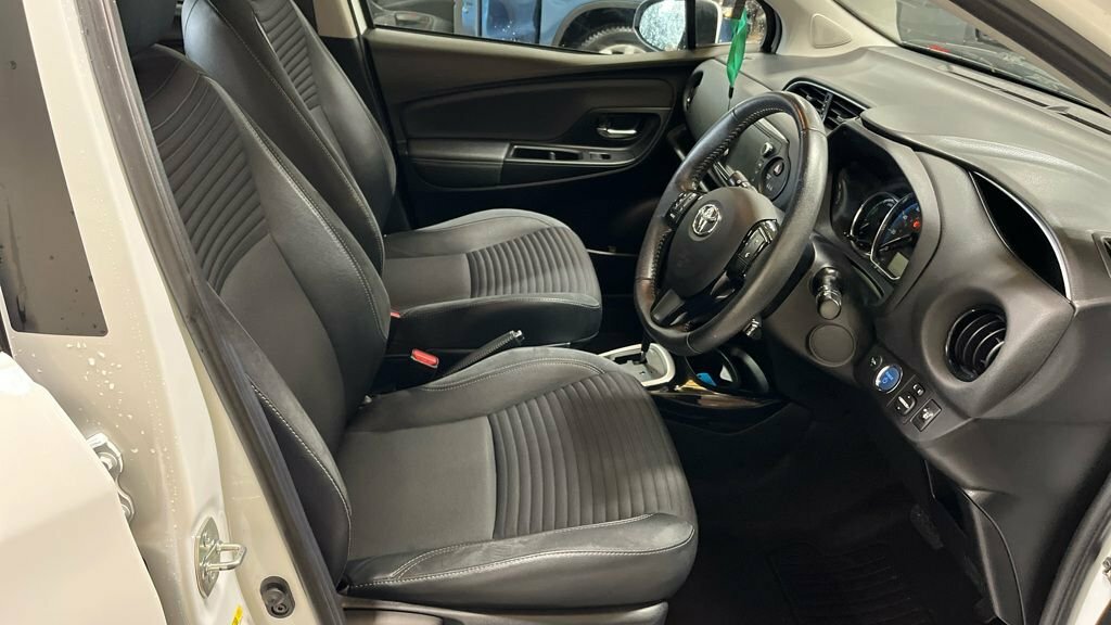 Toyota Yaris 1.0 Vvt-i Icon Euro 6 Red #8