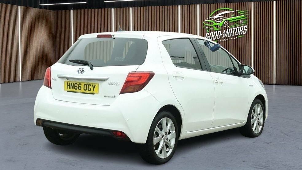Toyota Yaris 1.0 Vvt-i Icon Euro 6 Red #4