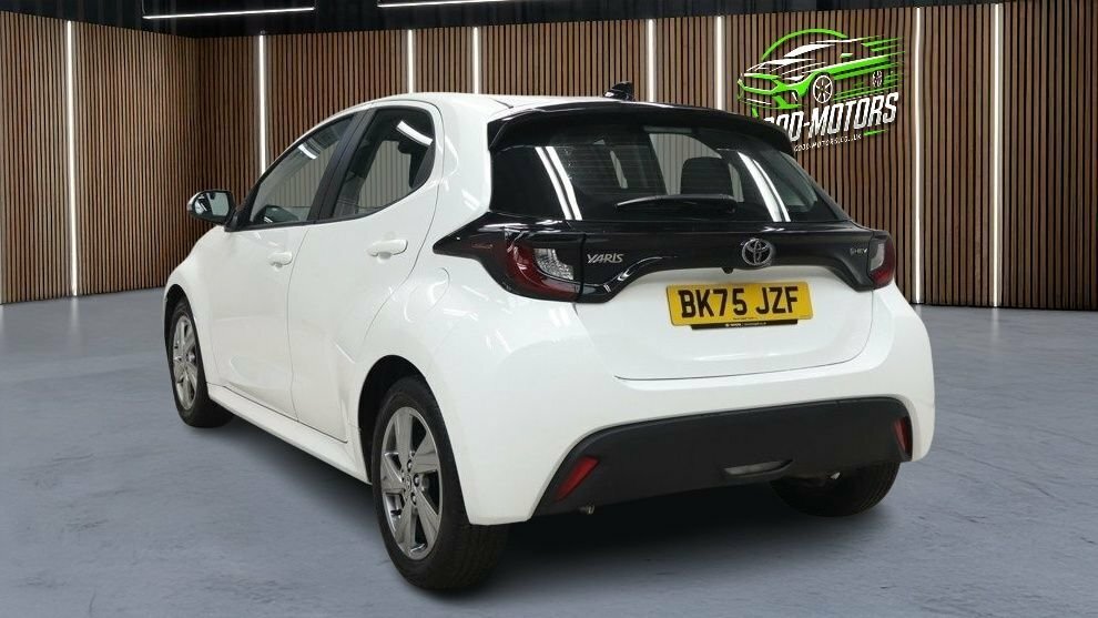 Toyota Yaris 1L Icon White #5