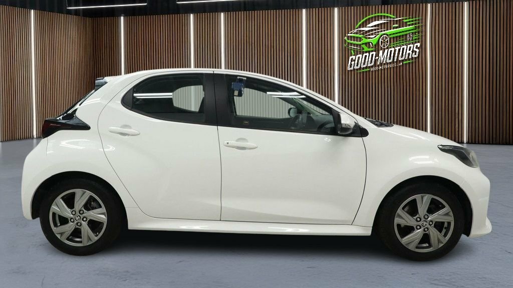 Toyota Yaris 1L Icon White #3