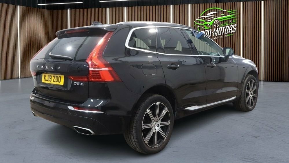 Volvo XC60 2L Inscription Pro Black #4