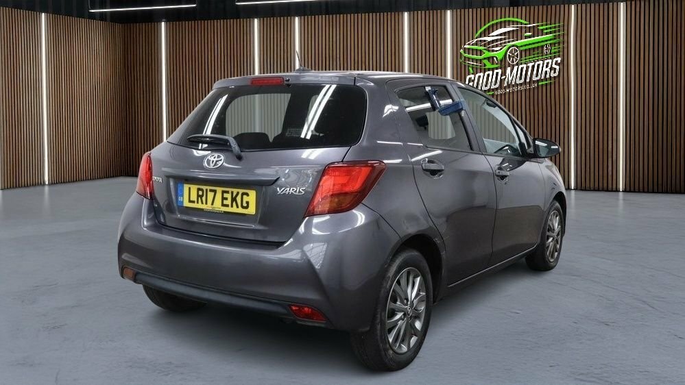 Toyota Yaris 1.5 Vvt-i Excel Black #4