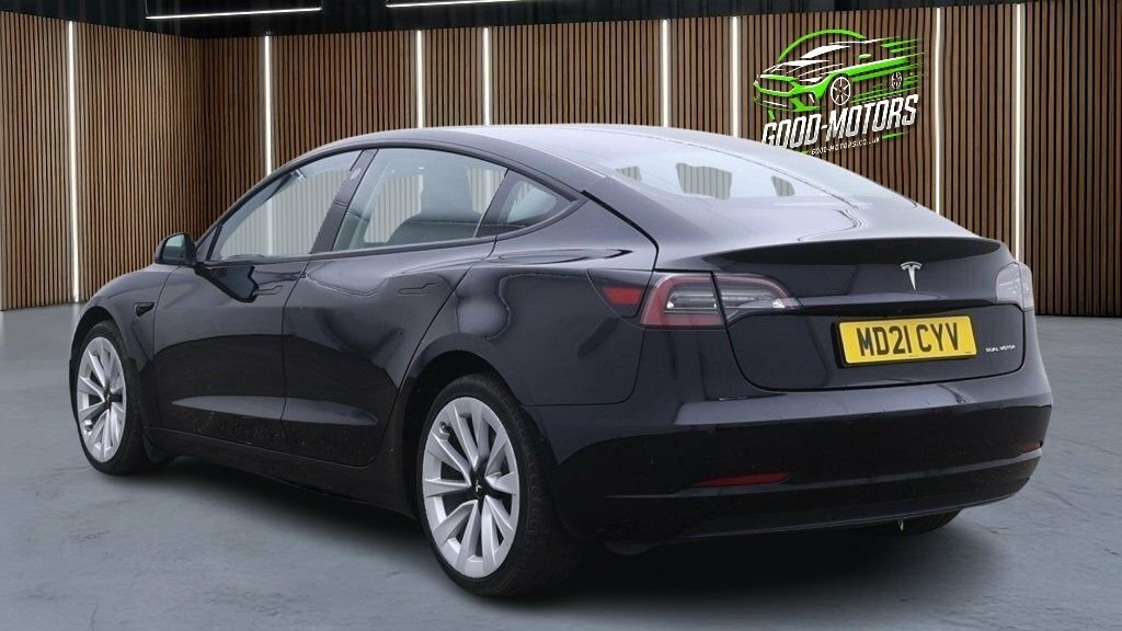 Tesla Model 3 Saloon Black #4