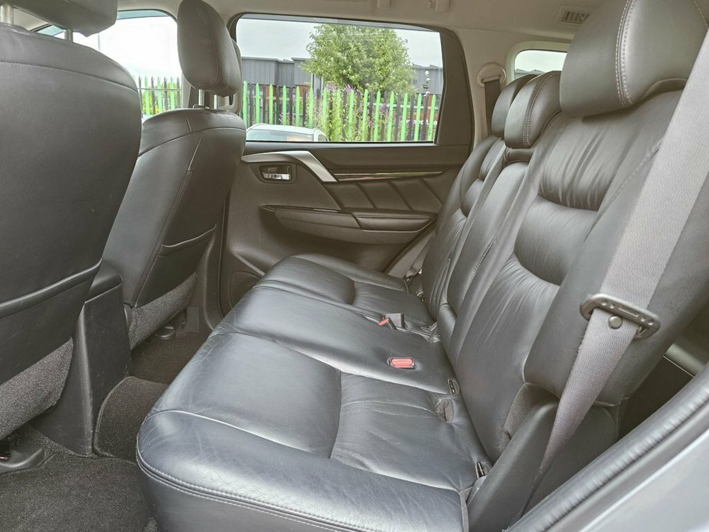 Mitsubishi Shogun Sport 4 Red #16