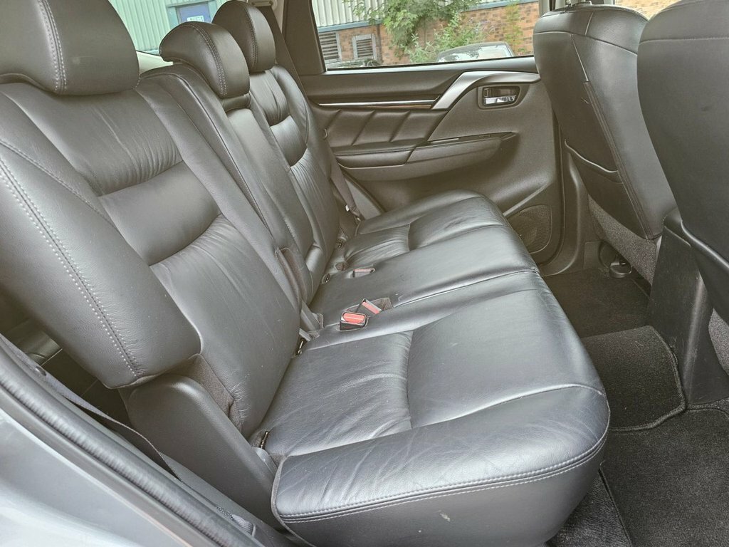 Mitsubishi Shogun Sport 4 Red #19