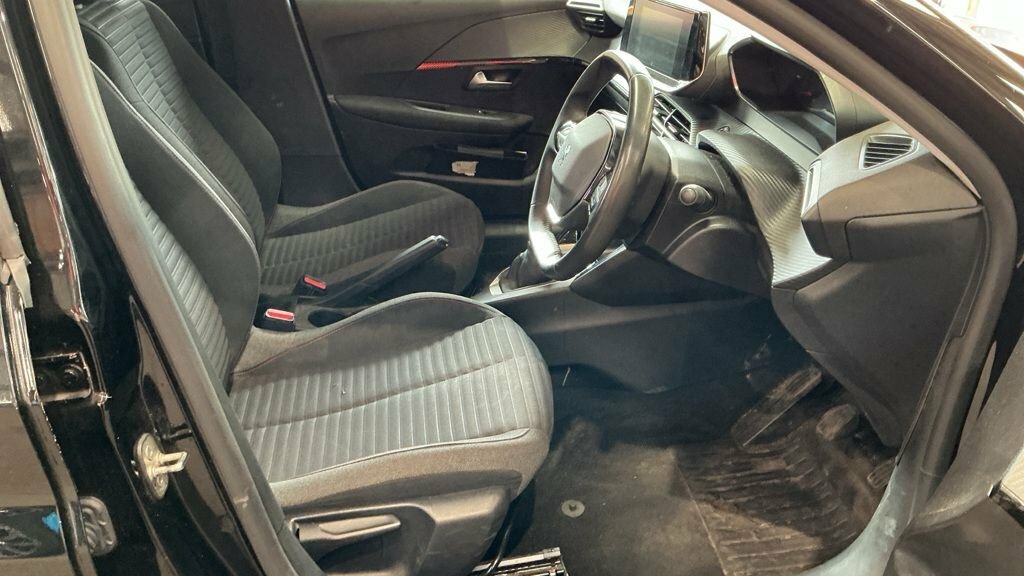 Peugeot 208 1.2L Active Premium Black #5
