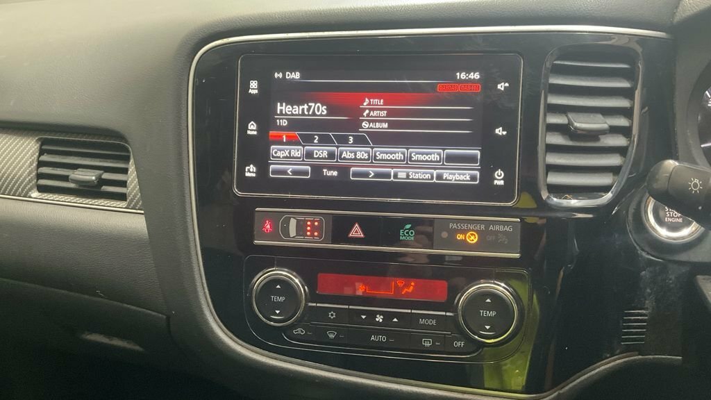 Mitsubishi Outlander Outlander Juro Cvt White #8