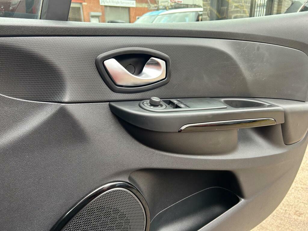 Renault Clio Clio Hatchback Blue #11