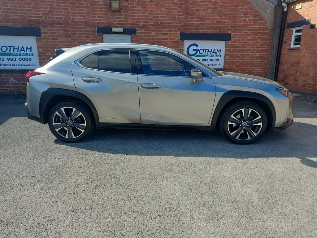 Lexus UX 2L Takumi Silver #2