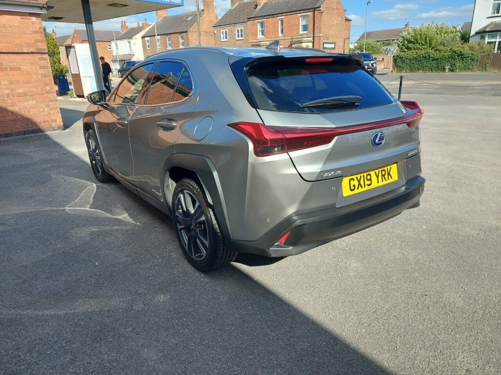 Lexus UX 2L Takumi Silver #4