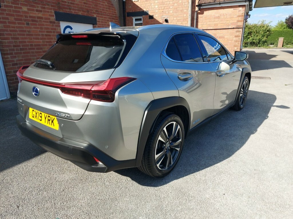 Lexus UX 2L Takumi Silver #5