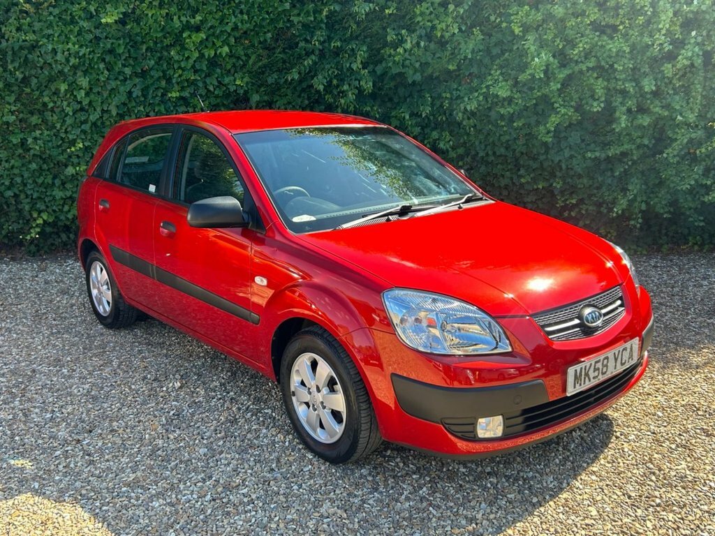 Kia RIO 1.4 Chill Hatchback 147 G Km 95 Red