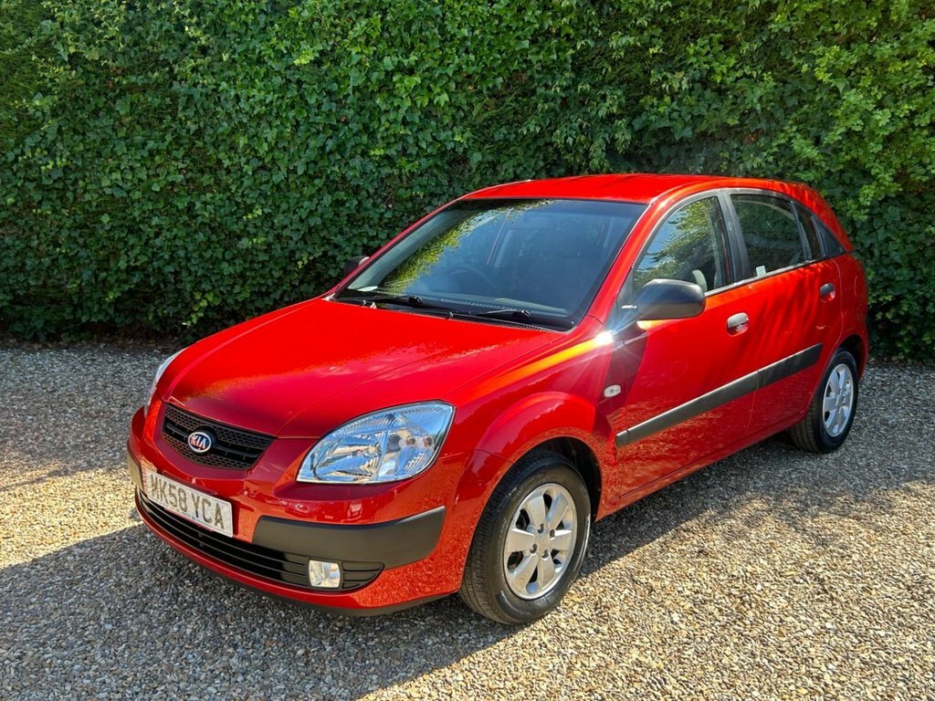 Kia RIO 1.4 Chill Hatchback 147 G Km 95 Red #3