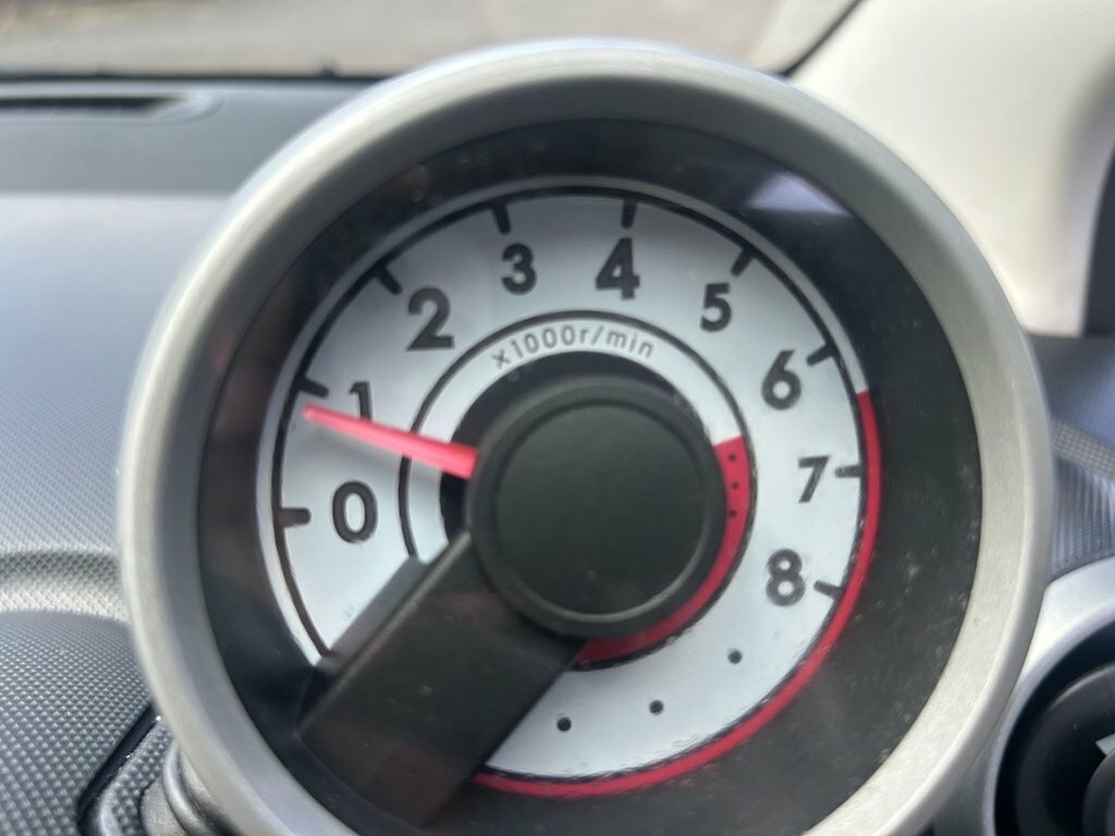 Toyota Aygo 1L Fire White #10