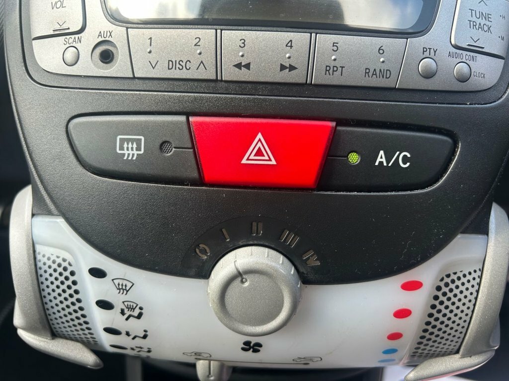 Toyota Aygo 1L Fire White #11