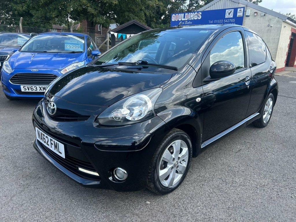 Toyota Aygo 1L Fire White #3
