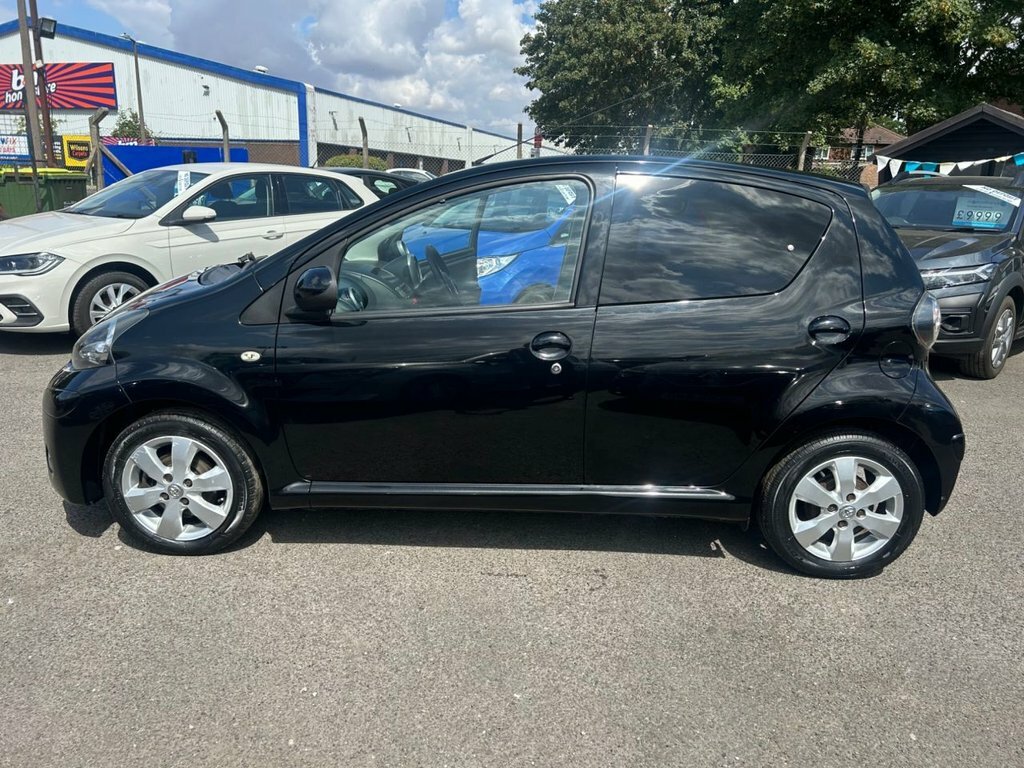 Toyota Aygo 1L Fire White #16