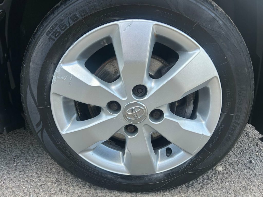 Toyota Aygo 1L Fire White #7