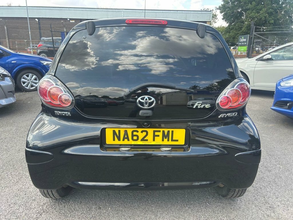 Toyota Aygo 1L Fire White #5