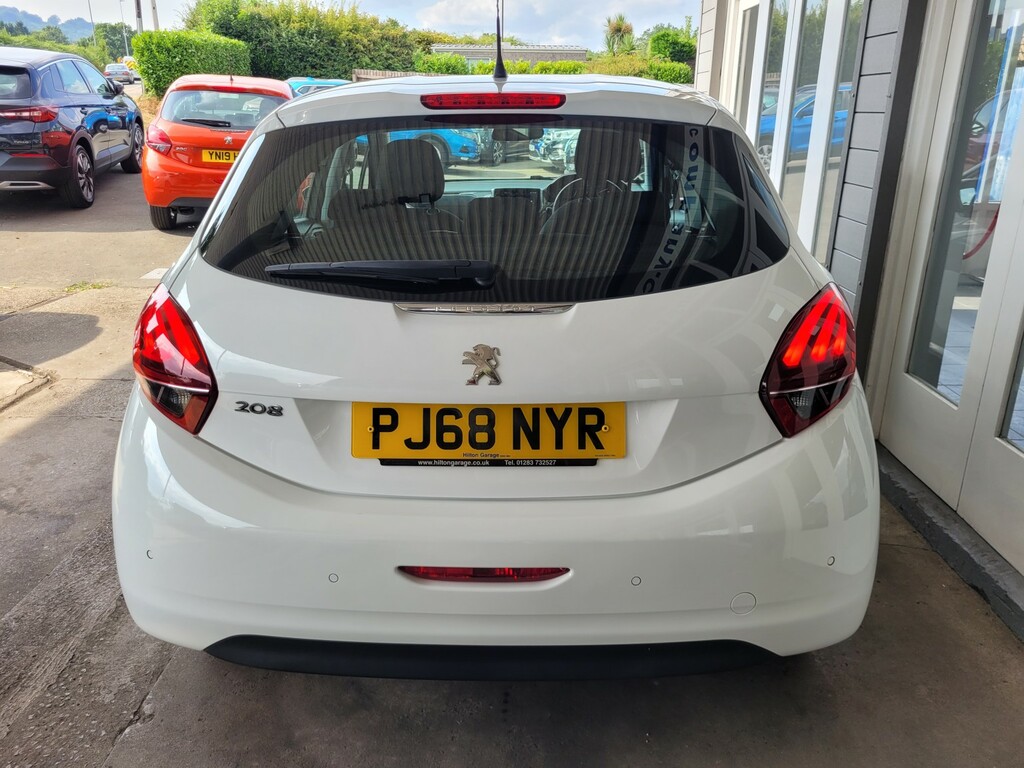 Peugeot 208 1.2 Puretech Signature White #3
