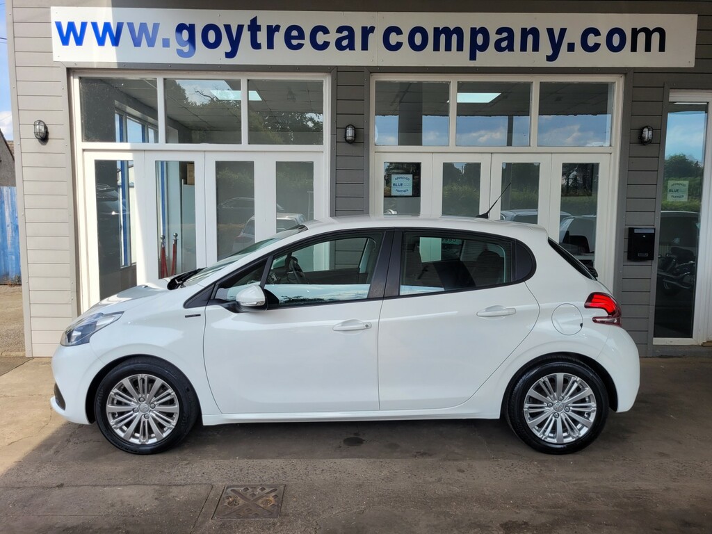 Peugeot 208 1.2 Puretech Signature White