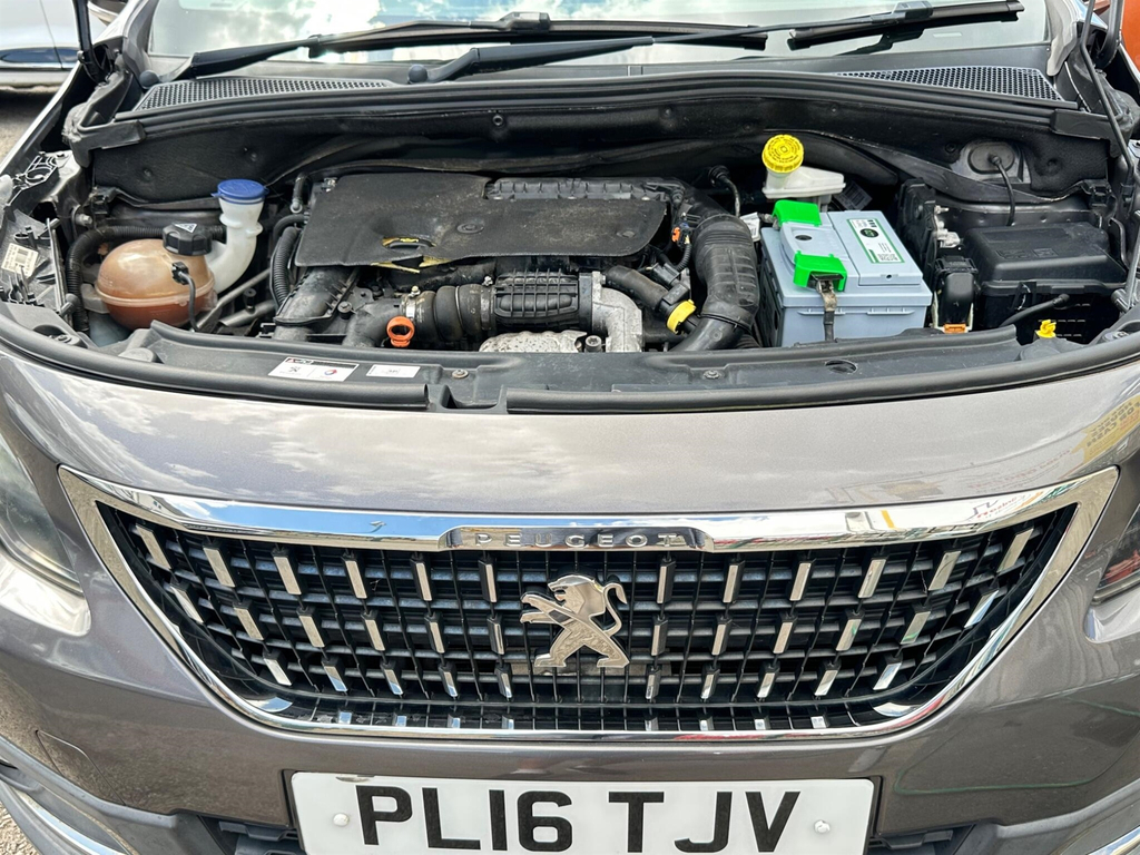 Peugeot 2008 1.6 Bluehdi 100 Allure Black #47