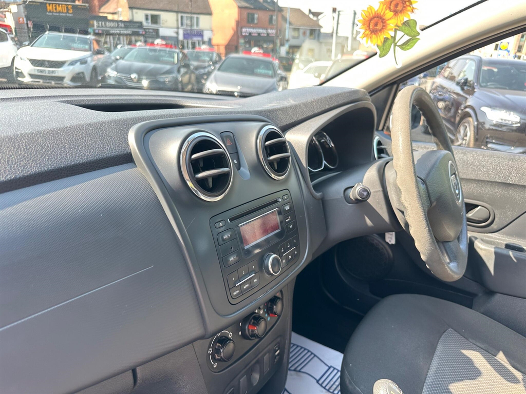 Dacia Sandero 0.9 Ambiance Tce 90 Bhp 1 Owner -0 Tax White #11