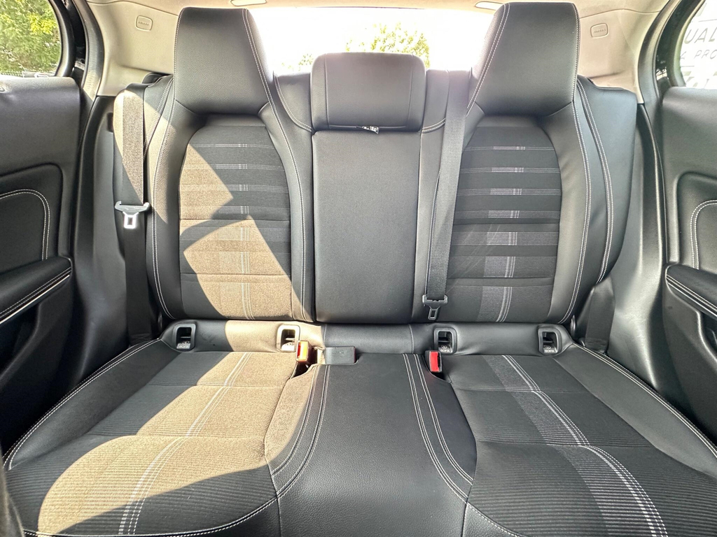 Mercedes-Benz GLA Class Black #18