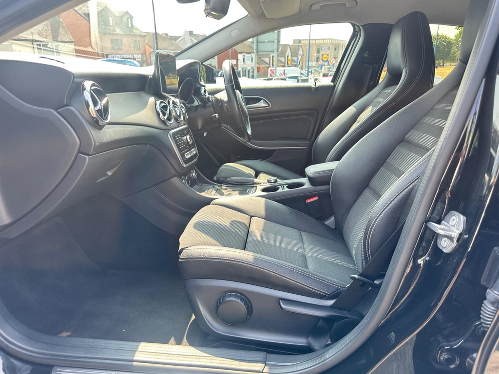 Mercedes-Benz GLA Class Black #17