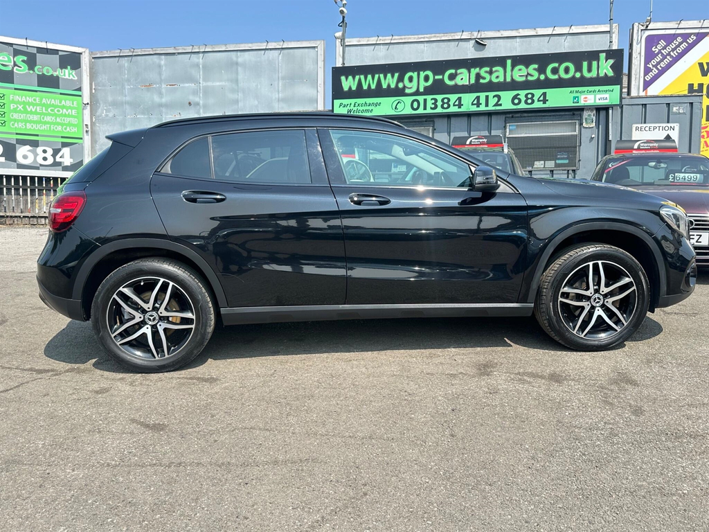 Mercedes-Benz GLA Class Black #7