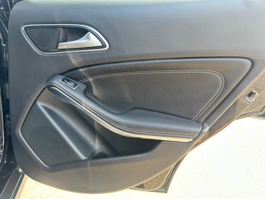 Mercedes-Benz GLA Class Black #38