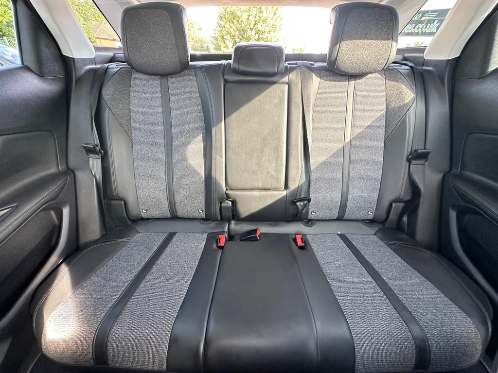 Peugeot 3008 1.2 Puretech Ss Allure White #13
