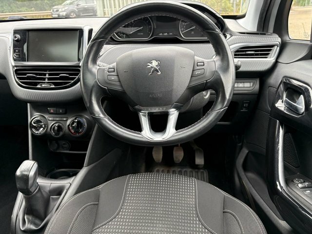 Peugeot 208 1.2 Puretech Allure Premium Hatchback M SE17TFX Silver #3