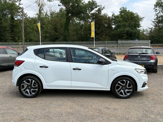 Dacia Sandero 1.0 Sce Essential Hatchback Euro White