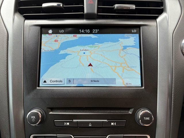 Ford Mondeo 2.0 Tdci Titanium Hatchback Euro White #5