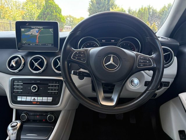 Mercedes-Benz GLA Class 1.6 Gla200 Se Suv Euro 6 S S Grey #3