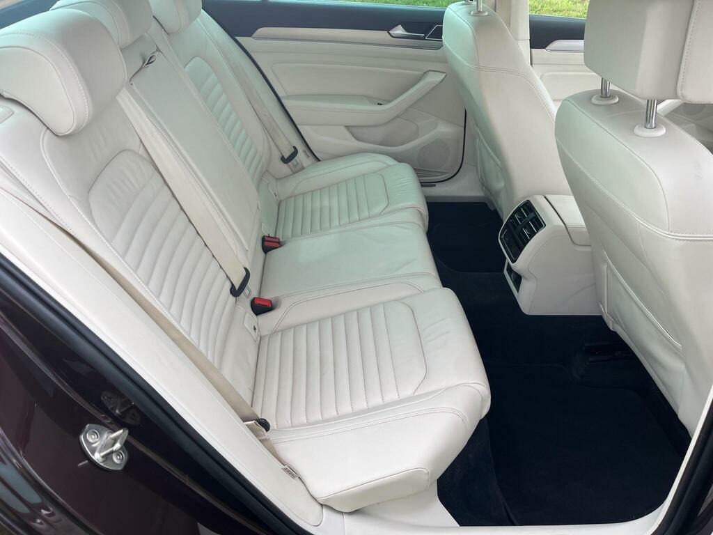 Volkswagen Passat 2.0 Tdi 150 Bhp Bluemotion Tech Se Business Estate Silver #16