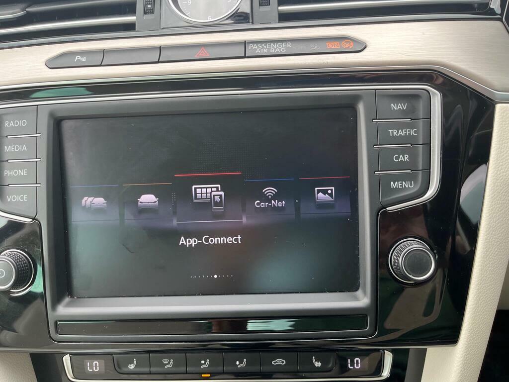 Volkswagen Passat 2.0 Tdi 150 Bhp Bluemotion Tech Se Business Estate Silver #26
