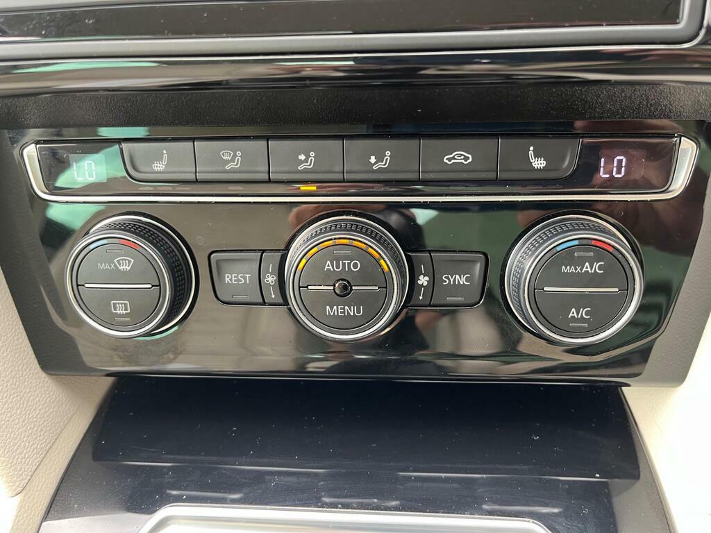 Volkswagen Passat 2.0 Tdi 150 Bhp Bluemotion Tech Se Business Estate Silver #28