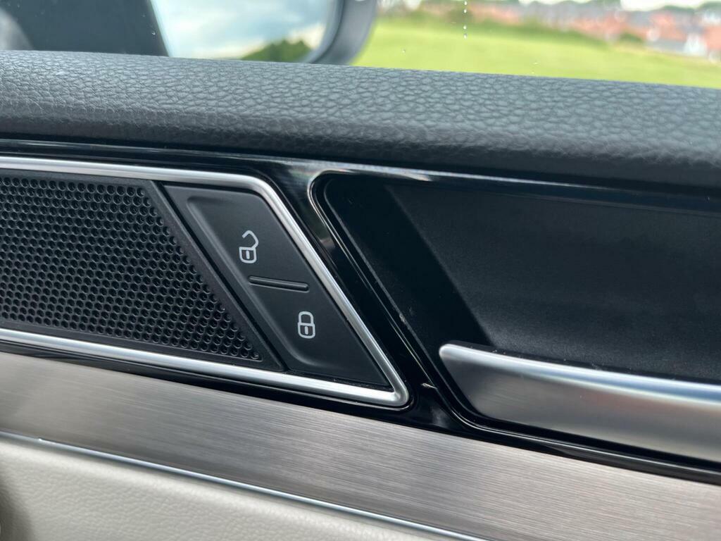 Volkswagen Passat 2.0 Tdi 150 Bhp Bluemotion Tech Se Business Estate Silver #35