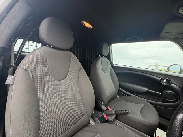 Mini Clubvan Cooper D Black #17